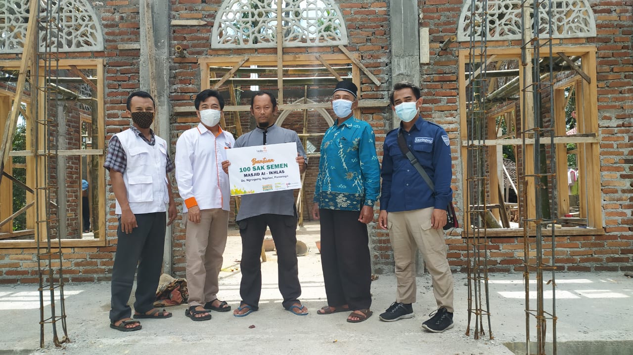 100 SAK SEMEN UNTUK PEMBANGUNAN MASJID AL IKHLAS NGEBEL