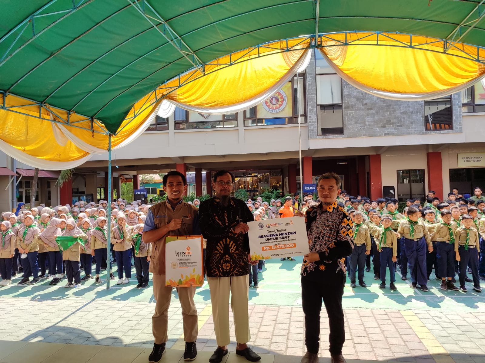 Lazismu Ponorogo Kembali Salurkan Beasiswa Mentari untuk SDMT Ponorogo