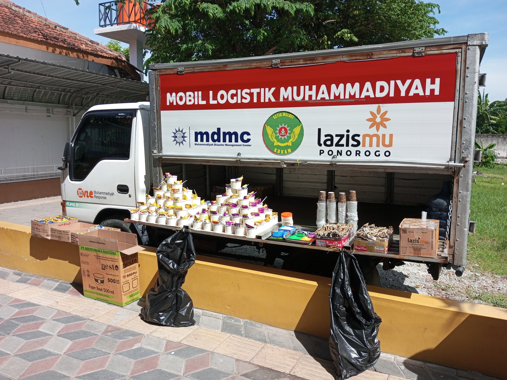 Lazismu Ponorogo Support Dapur Hangat pada Milad  KE 38 LKS Tunanetra 'Aisyiyah Ponorogo