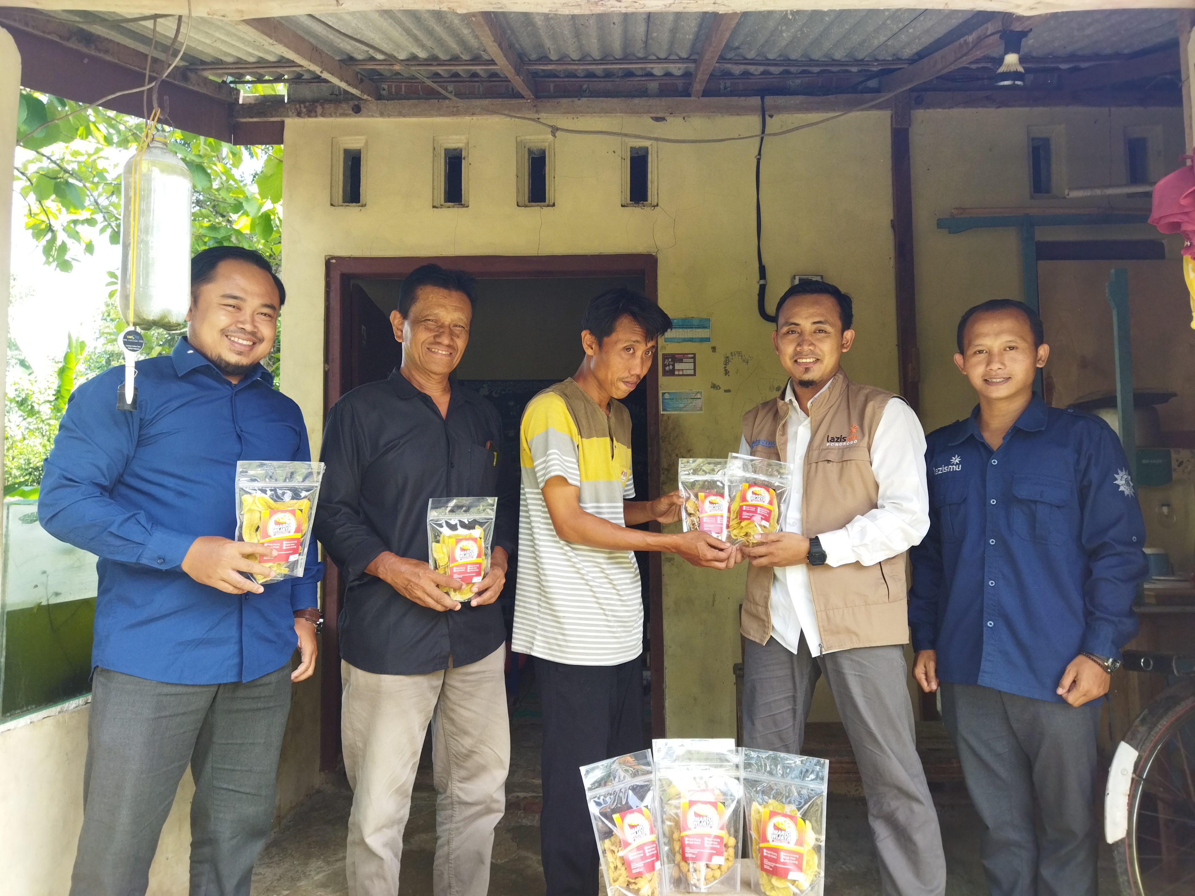 Lazismu Ponorogo Dorong Pengembangan UMKM Melalui Bantuan Usaha kepada Pak Poniman